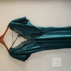 New Vintage Green California Dynasty Satin & Lace Nightgown sz Medium lingerie